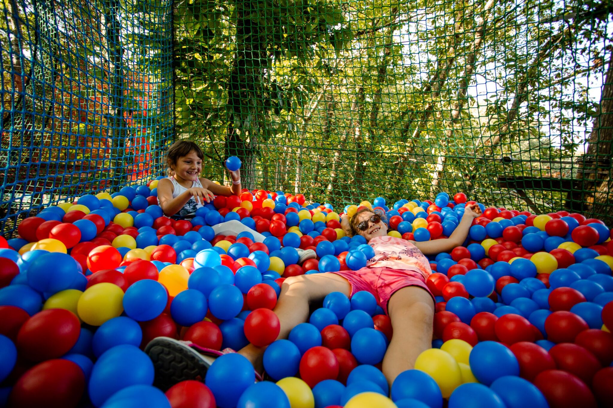 piscine-boules-enfant-trampoforest-experia-park-benodet-fouesnant