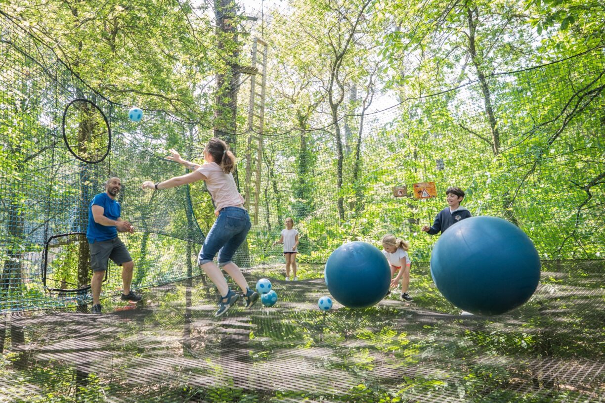 sortie-famille-trampoforest-parc-accrobranche-experia-park-benodet sortie-famille-trampoforest-parc-accrobranche-experia-park-benodet