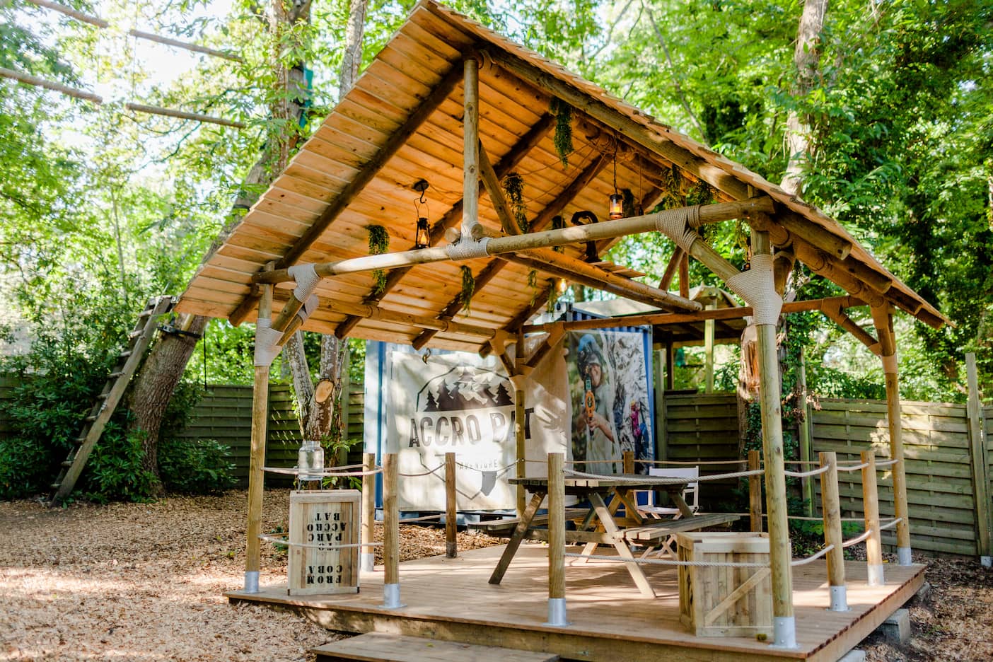 lodge-couvert-groupe-anniversaire-accrobranche-experia-park-lorient-lanester-ploemeur