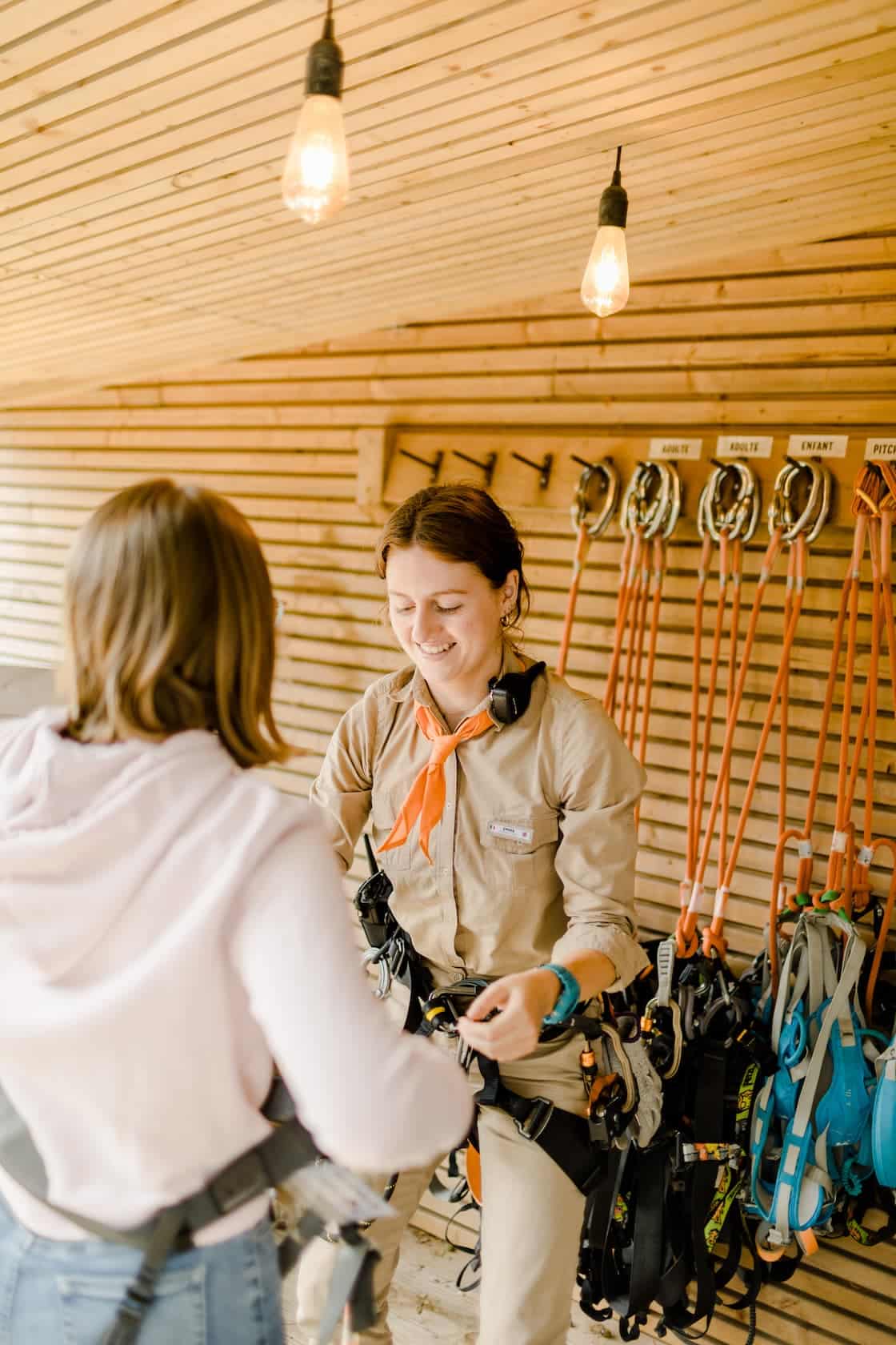 experia-park-recrutement-accueil-accrobranche-emplois-saisonniers-etudiants-bretagne-5